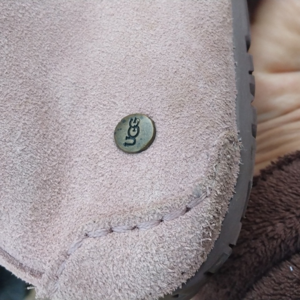 UGG Slippers - Picture 13 of 13